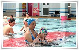 Enjoyment of swimming exercise for people with disabilities held by Eden's Hsinchu daycare center