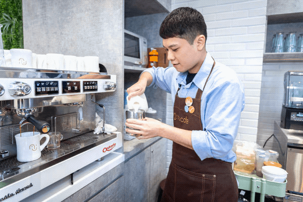 Kuan-Hui is making coffee for the customers