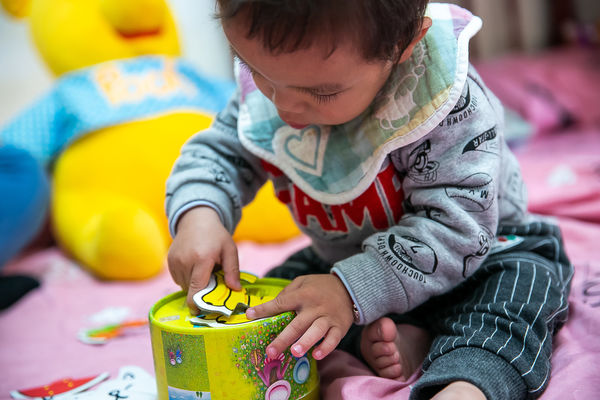 Yu is playing with toys 