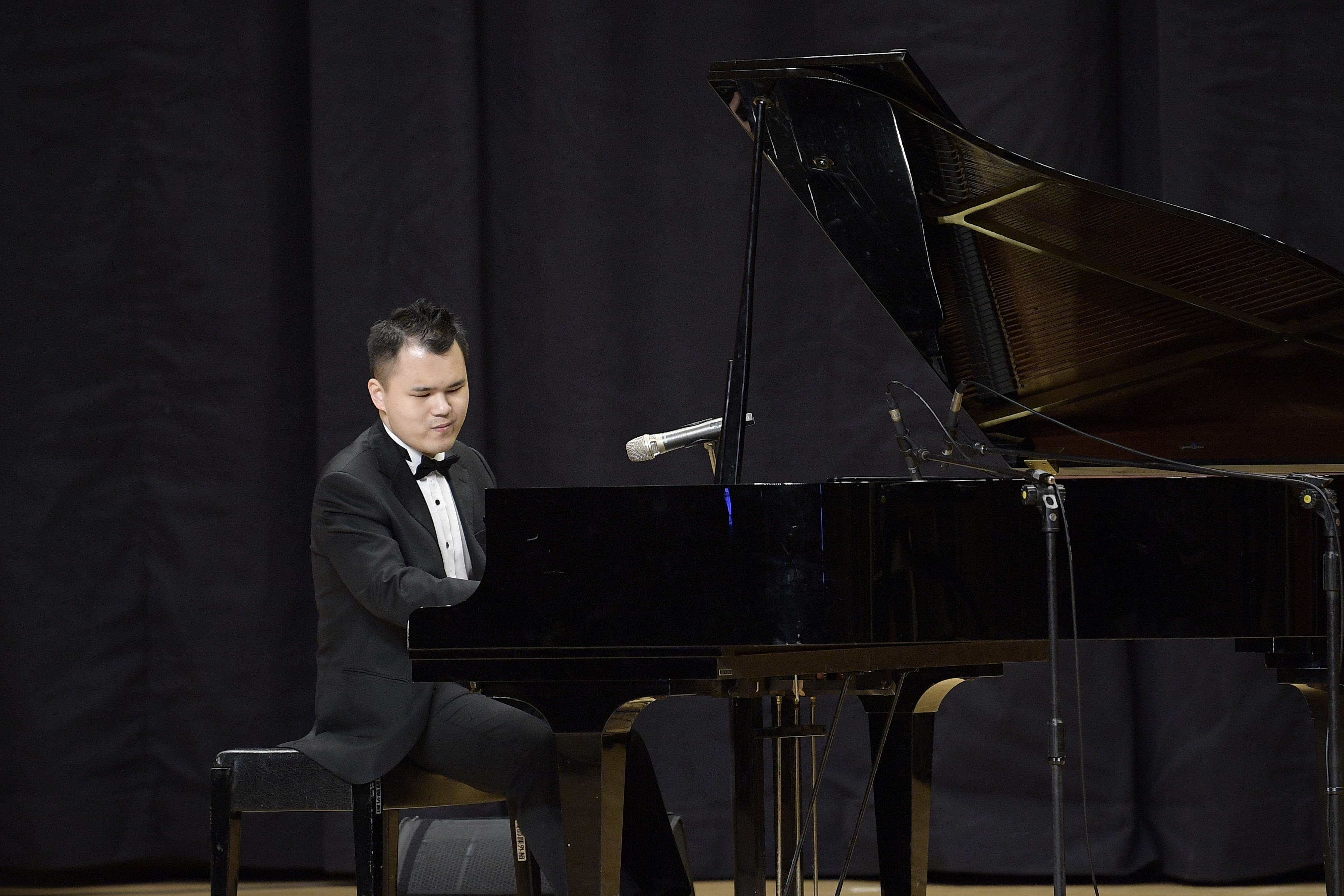 The visually impaired pianist Xu Zhecheng, providing a breathtaking piano performance